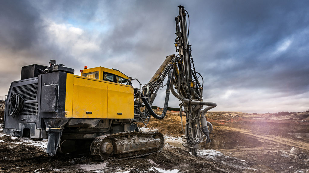 Machine de sondage pénétrométrique en action sur un terrain constructible
